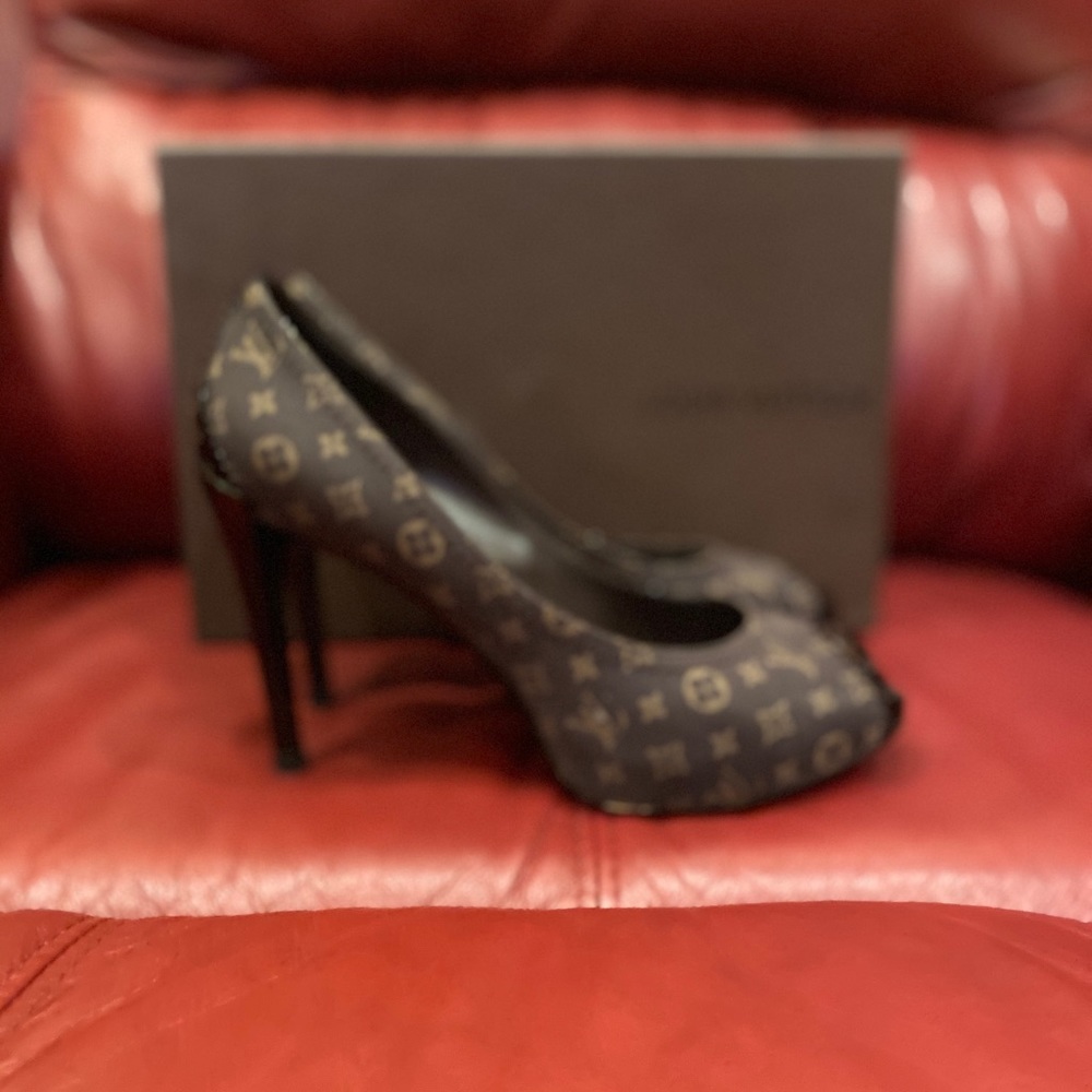 Louis Vuitton Pumps - Picture 3 of 7